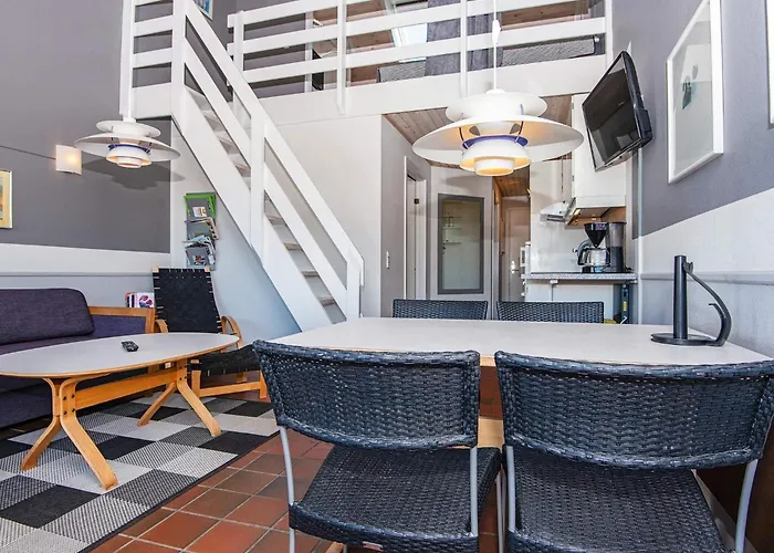 6 Person In Fano-by Traum *