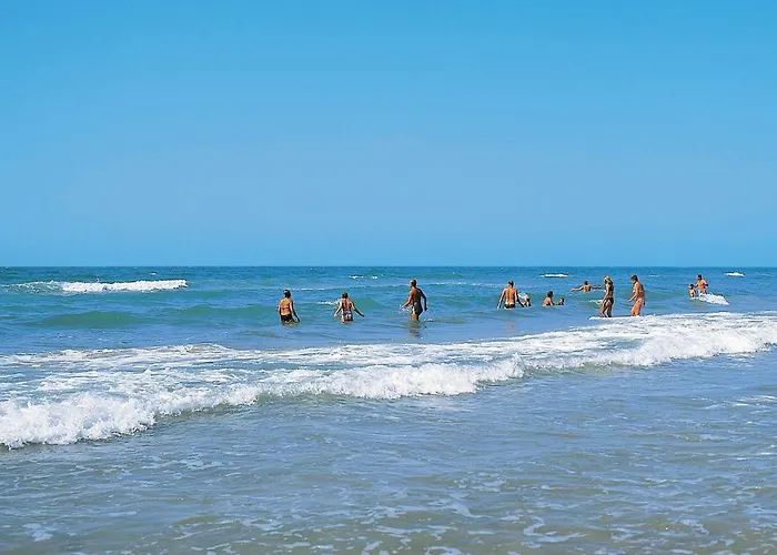 6 Person In Fano-by Traum *